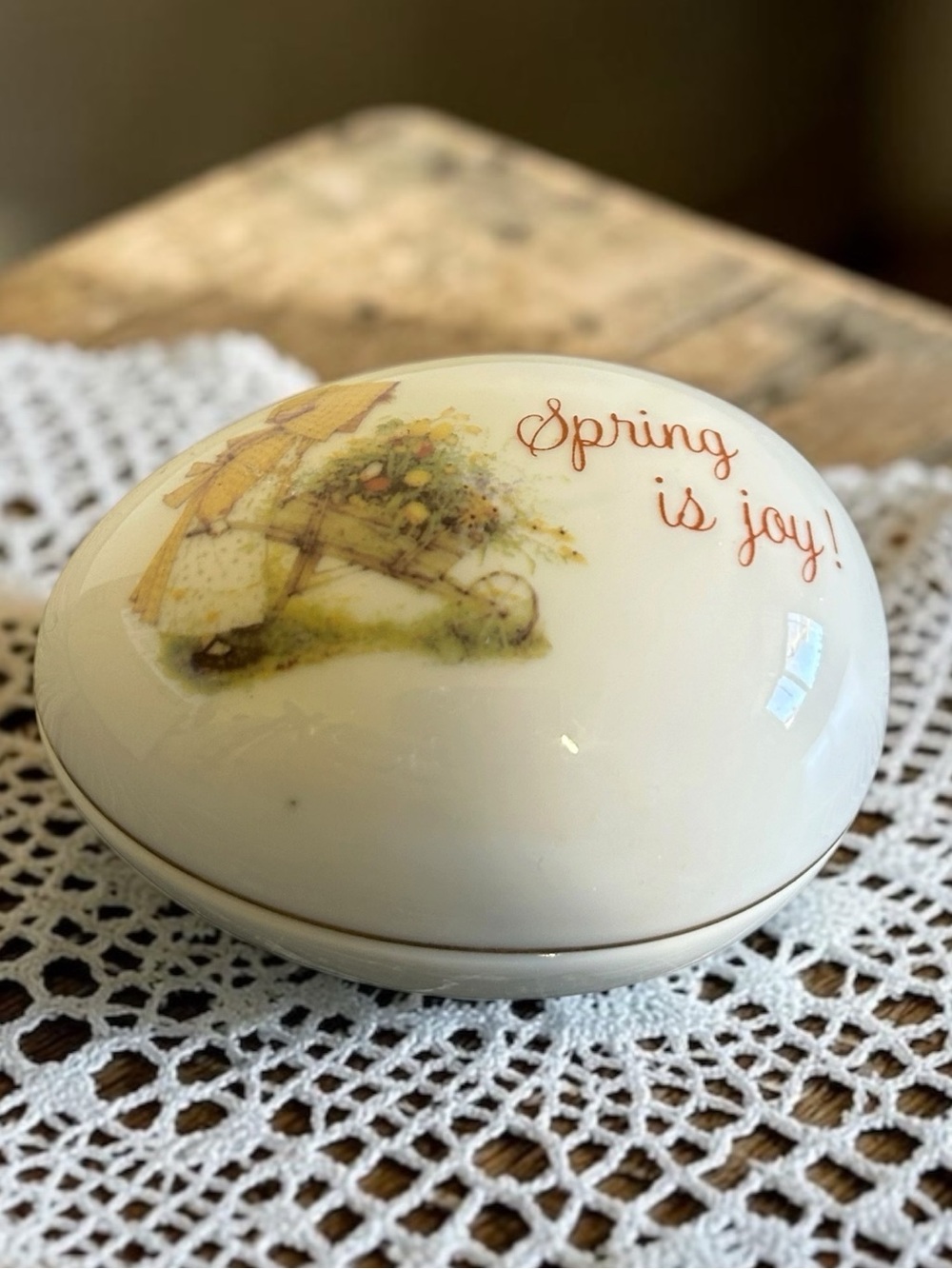 Vintage Holly Hobbie Egg Trinket Box 1982 Japan "Spring is joy!"